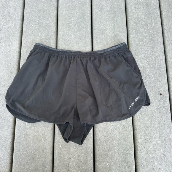 Brooks Run Happy Black Shorts sz XS/S - Picture 1 of 7